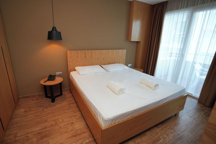 Room 8 of 11