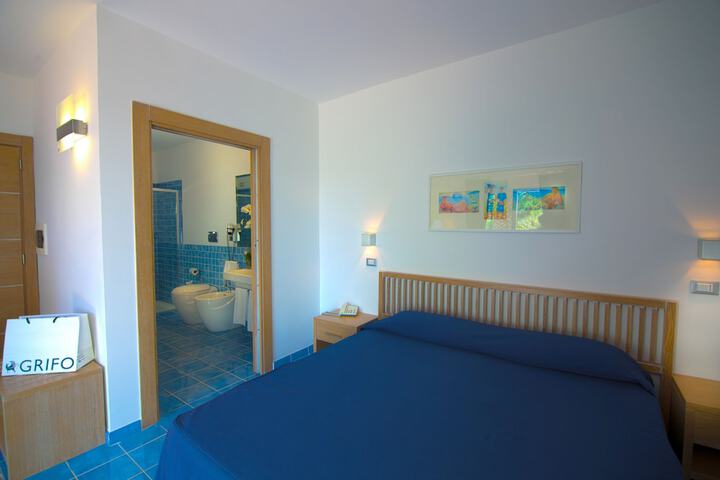 Room 15 of 122