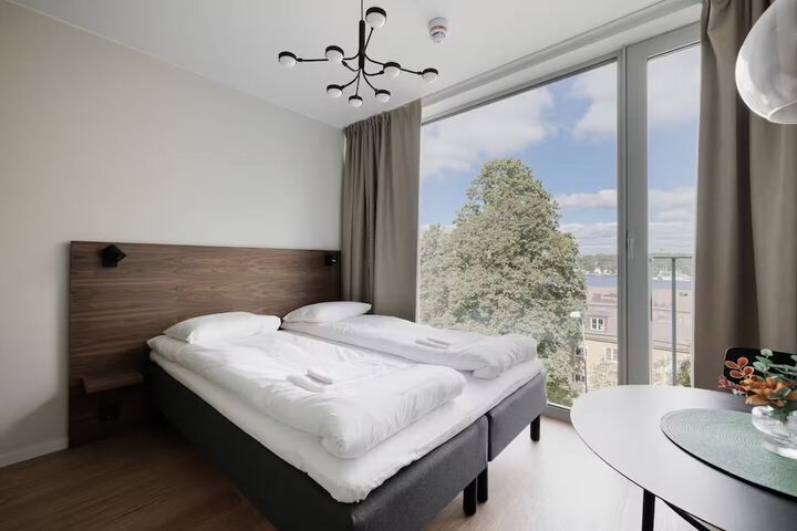 Room 52 of 162