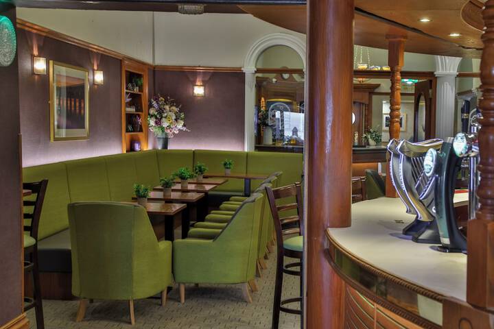 Lounge 68 of 81