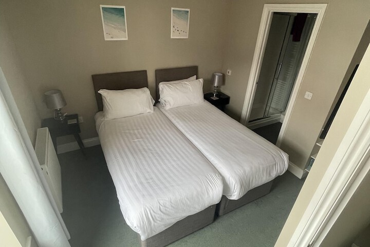 Room 28 of 193