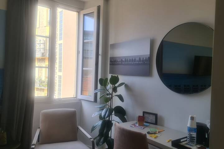 Room 7 of 118