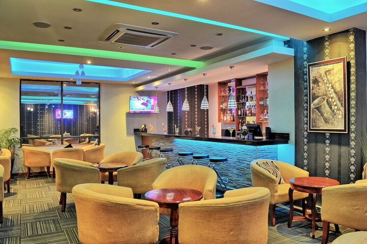 Lounge 54 of 71