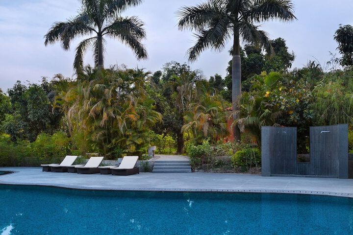 Pool 40 of 79
