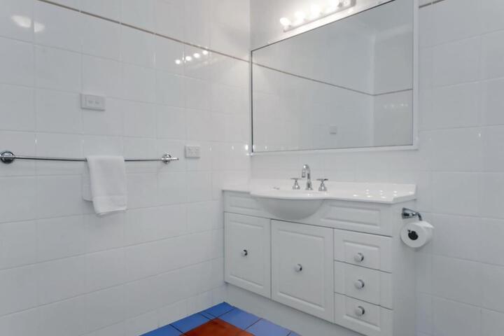 Room 11 of 20
