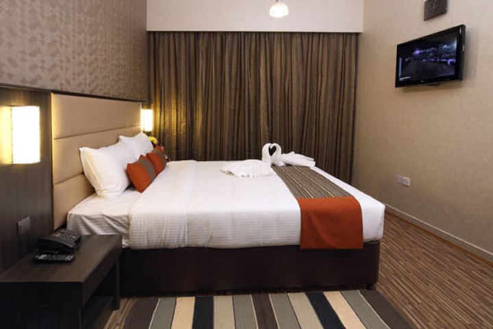 Room 11 of 27