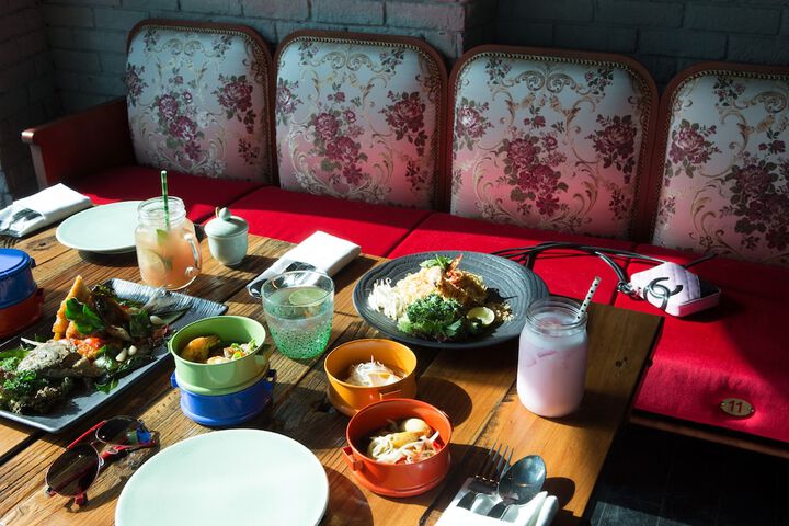 Dining 27 of 36