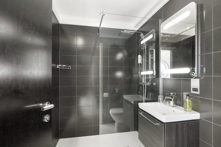 Room 21 of 34