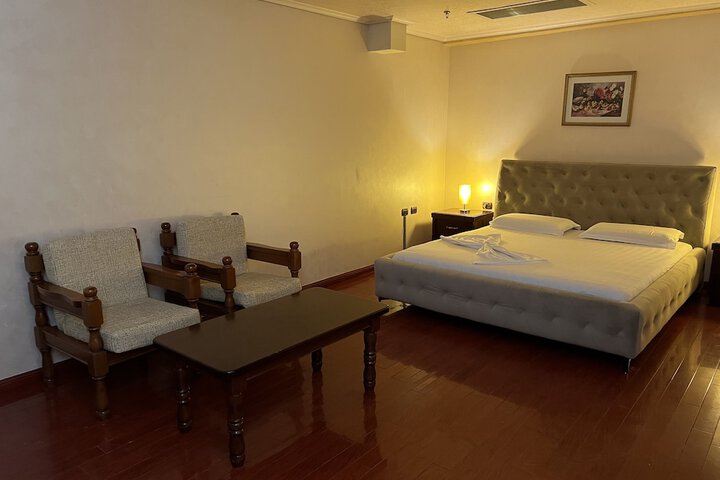Room 10 of 17