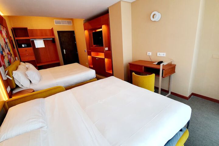 Room 31 of 153