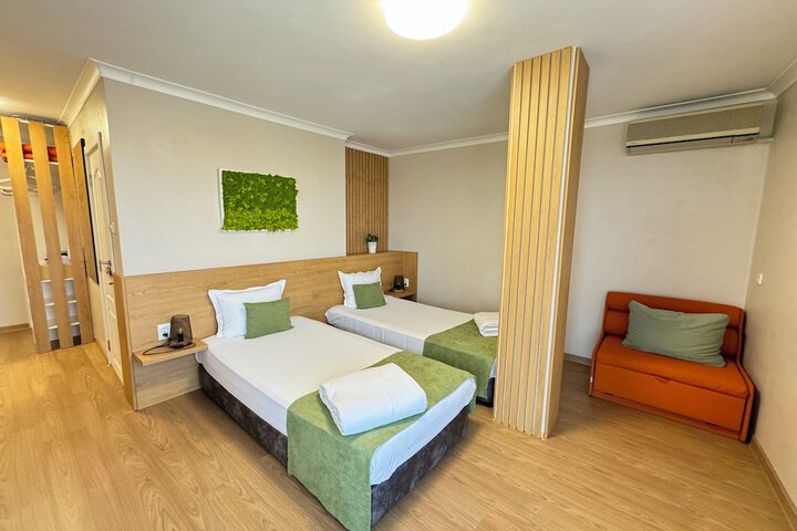 Room 50 of 102