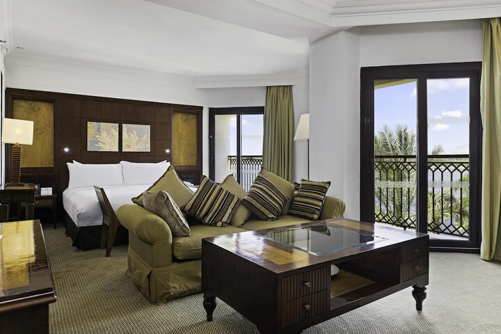 Room 52 of 163