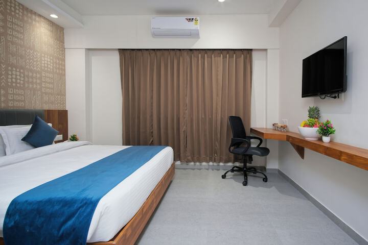 Room 5 of 11