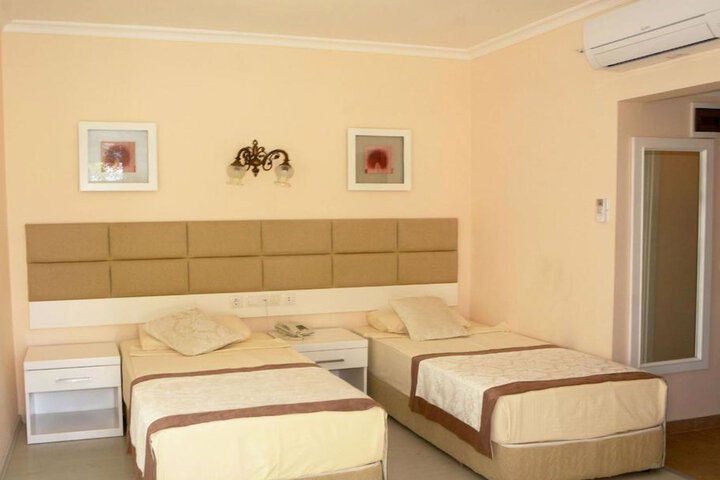 Room 9 of 27
