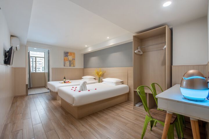 Room 7 of 25