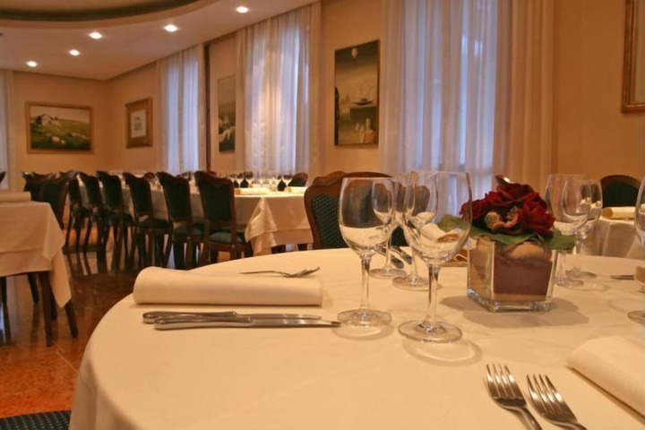 Dining 43 of 56