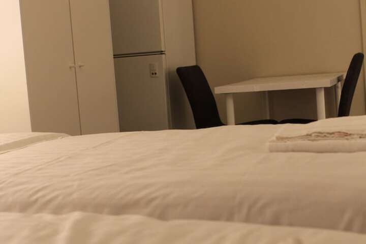 Room 4 of 82