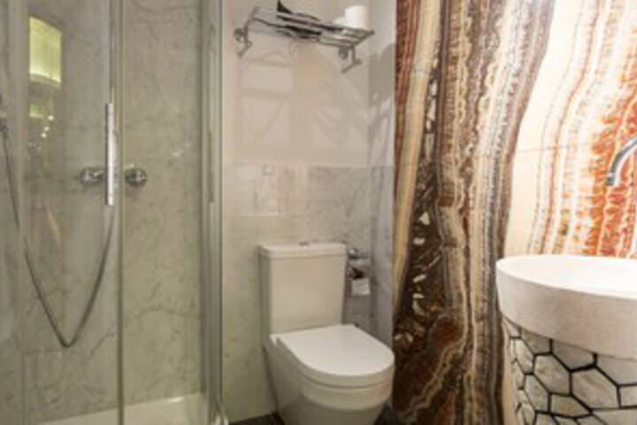Room 5 of 37