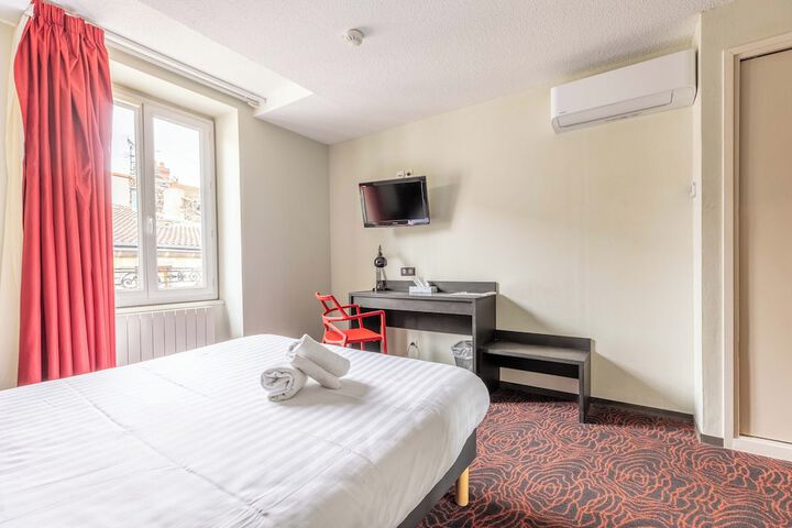 Room 32 of 51
