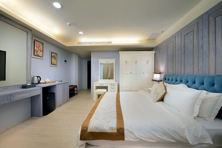 Room 16 of 38