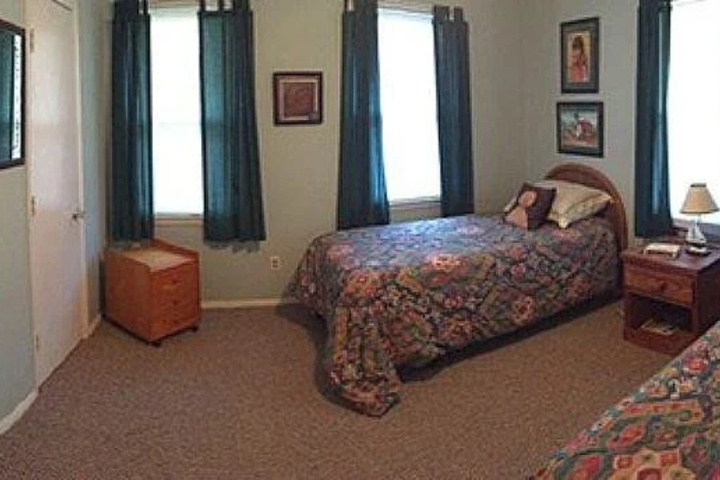 Room 4 of 8
