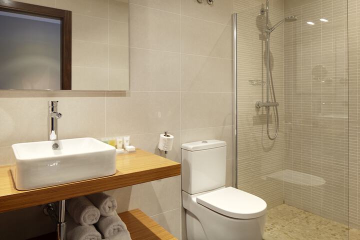 Room 15 of 36