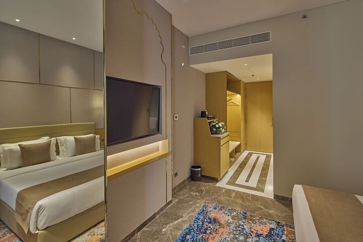Room 11 of 126