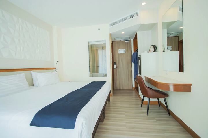 Room 42 of 99