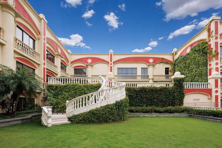 Hotel Exterior 100 of 103