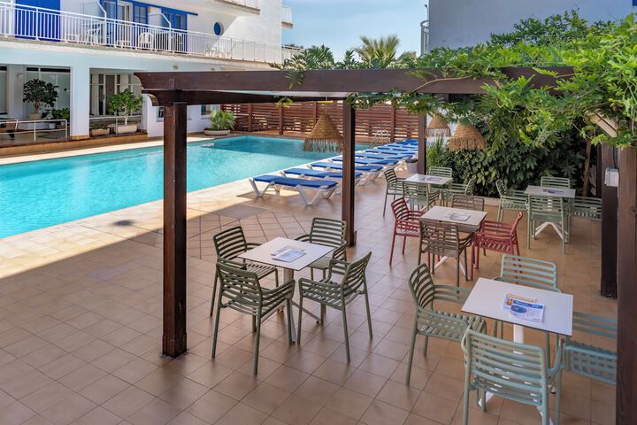 Pools & Facilities