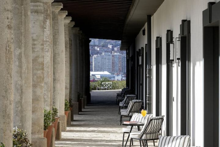 Hotel Exterior 86 of 87