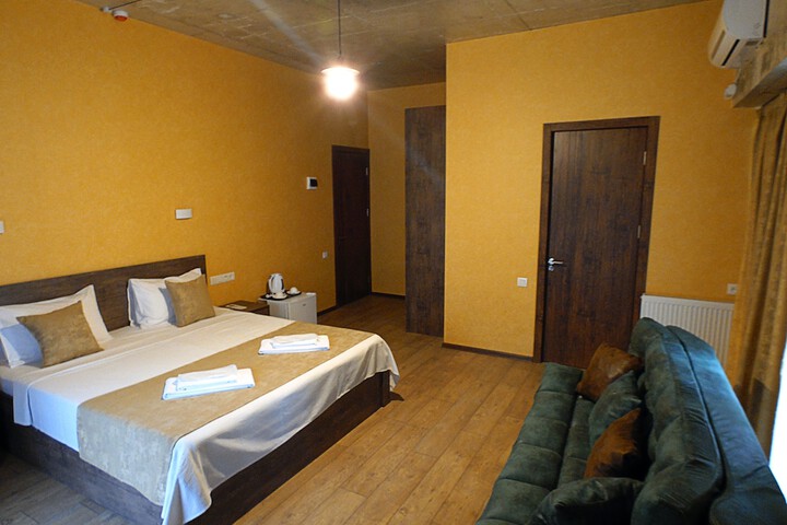 Room 12 of 20