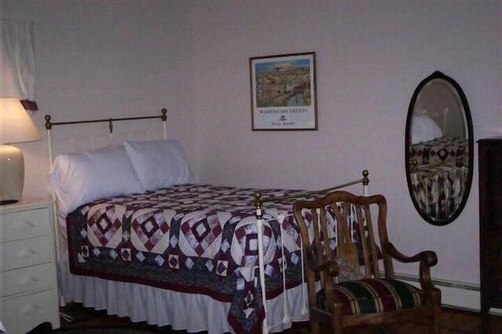 Room 9 of 18