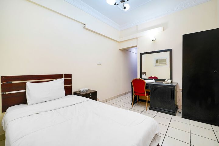 Room 27 of 44