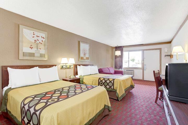 2 Double Beds (3 of 7)