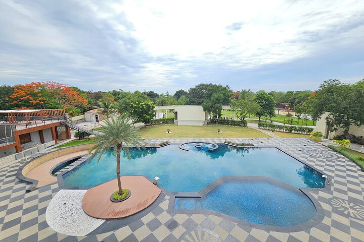 Pool Hotel