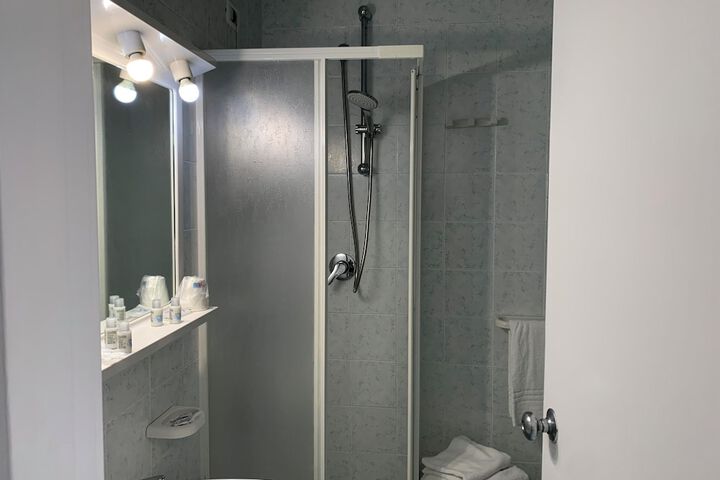 Room 14 of 28