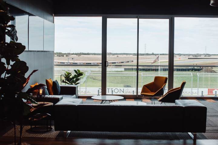Lounge 55 of 78