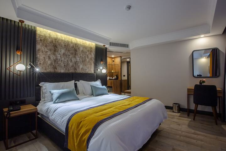Room 16 of 44