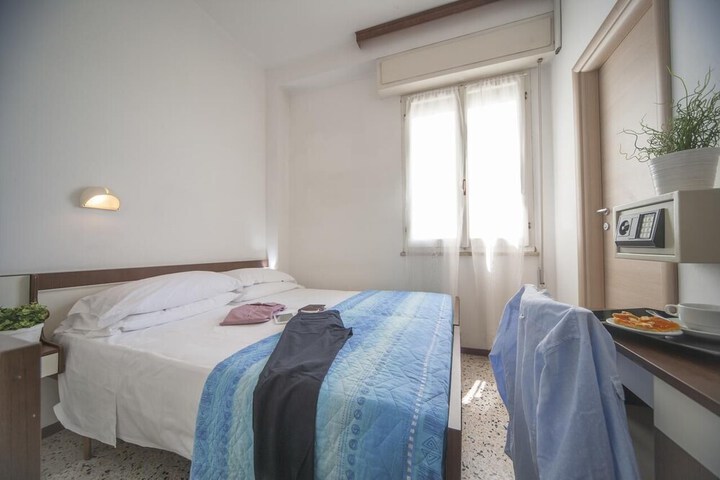 Room 7 of 44