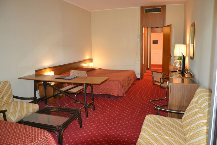Room 16 of 53