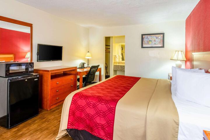 1 King Bed (2 of 7)