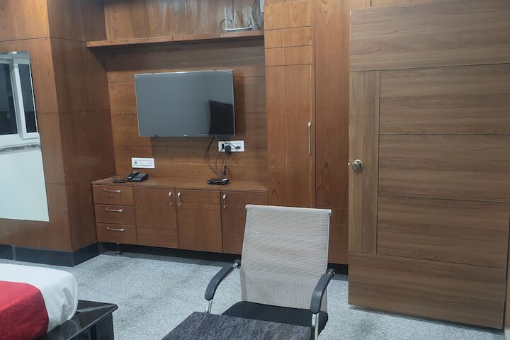 Room 10 of 14