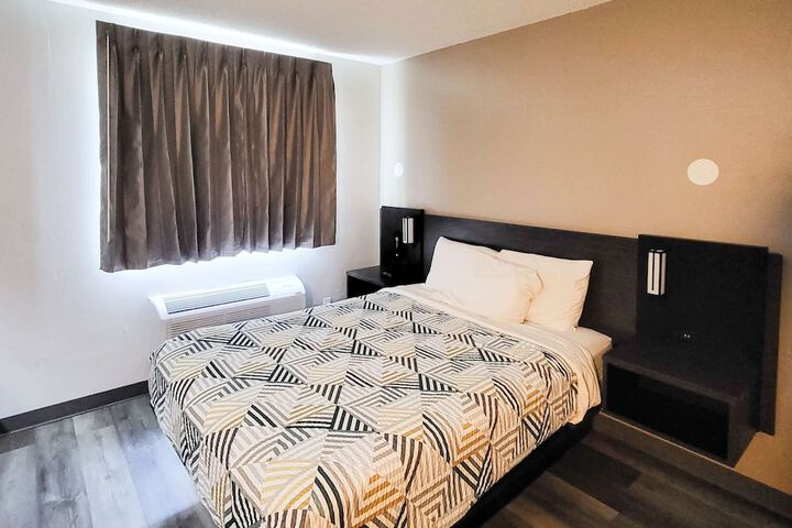 Room 9 of 40