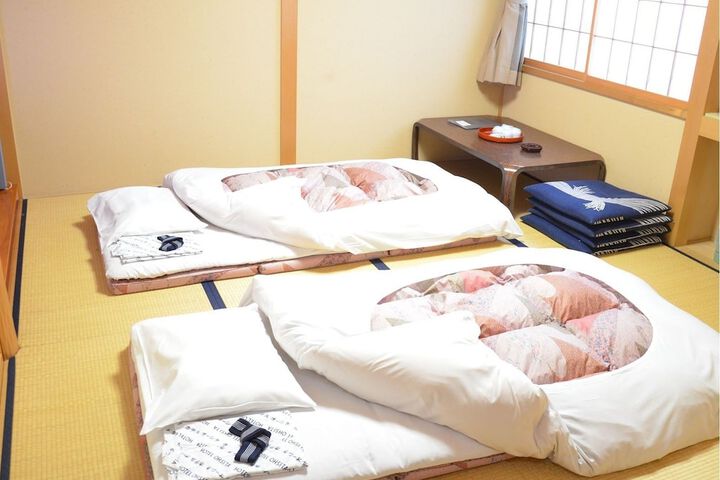 Room 4 of 33