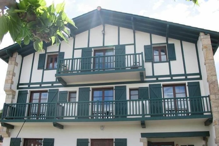 Hôtel Mendionde in Saint-Pee-sur-Nivelle