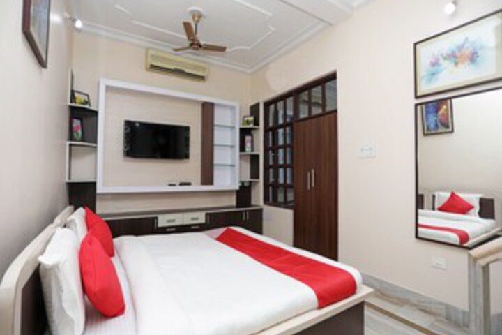 Room 33 of 71
