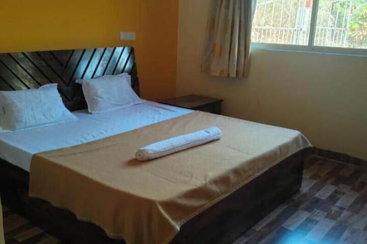 Room 9 of 31