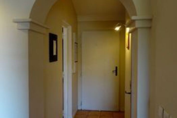Room 7 of 12