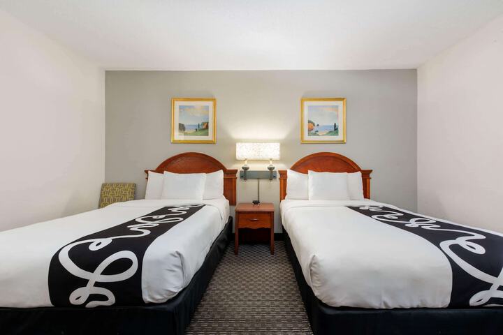 1 King Bed (6 of 12)